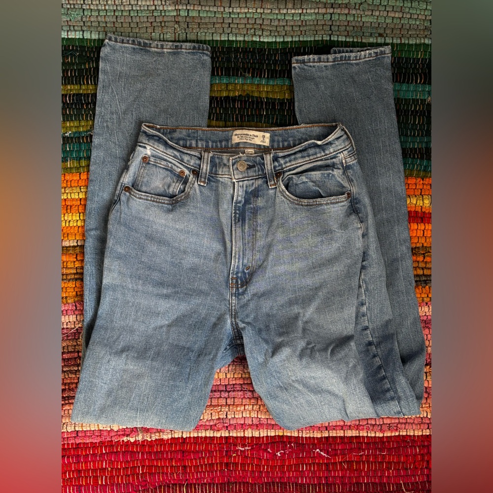 Abercrombie & Fitch “The 90’s Slim Straight” Ultra High Rise Curve Love